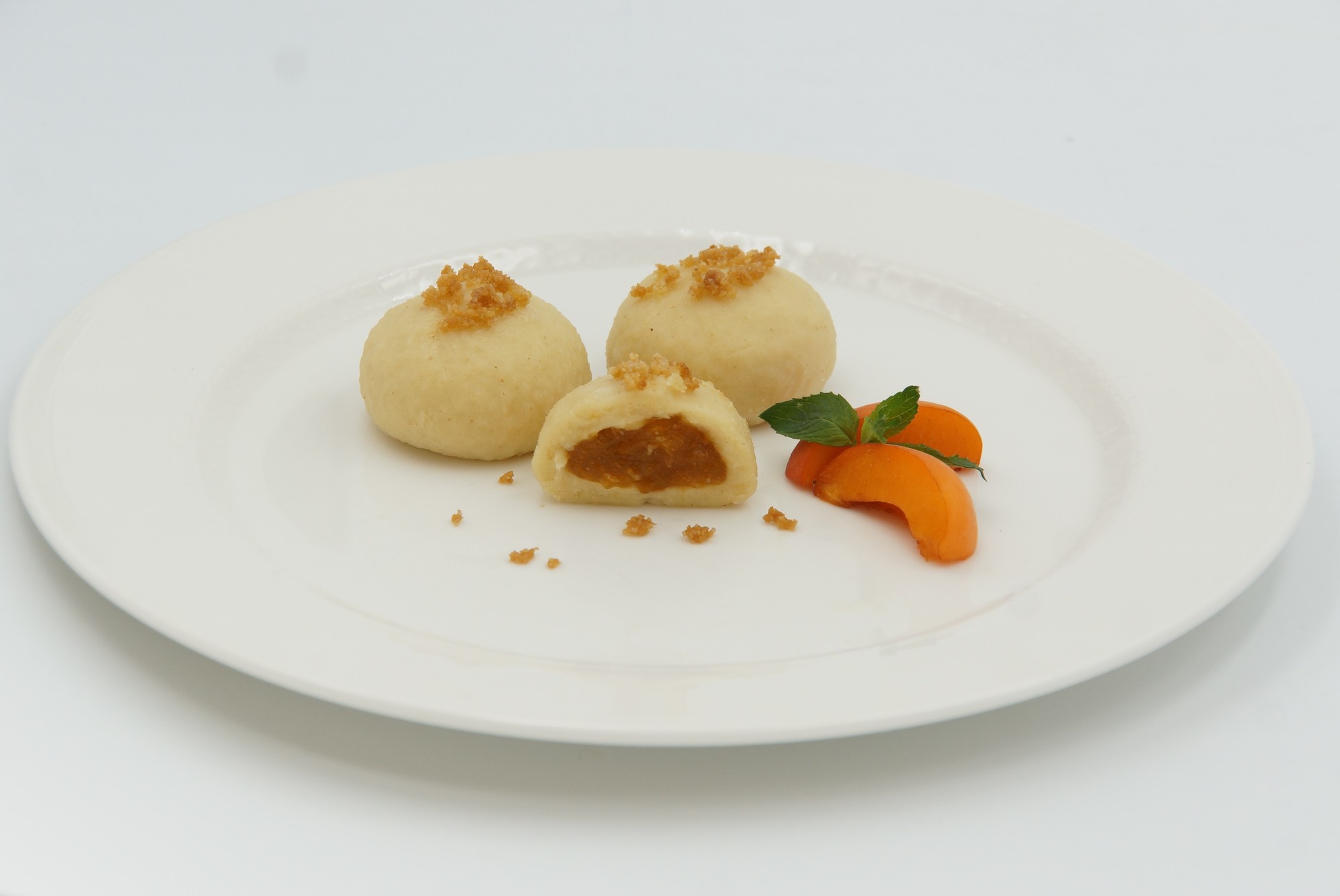 Topfenknödel mit Marillenfüllung 50g